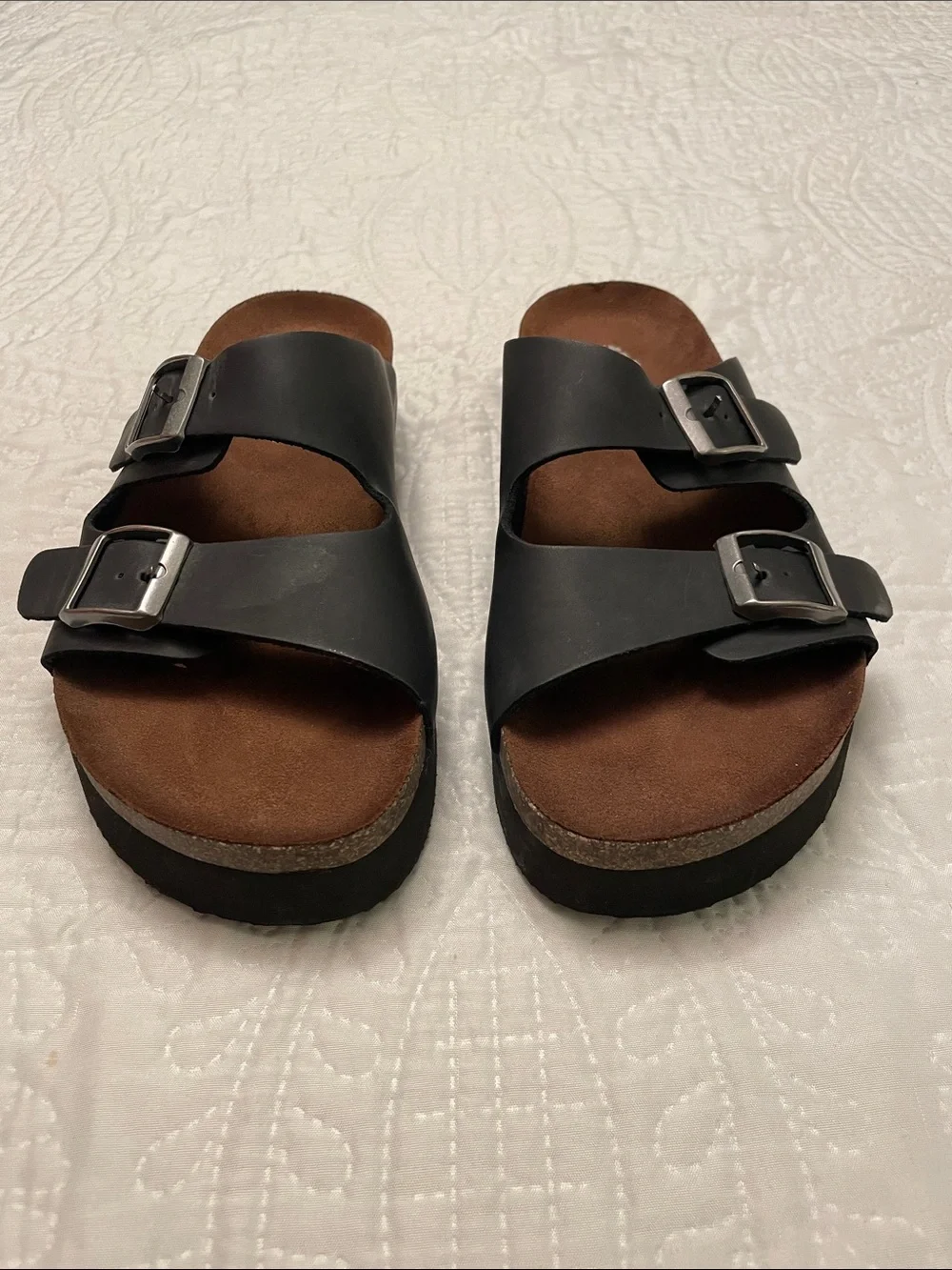 NWT CLIFFS By White Mountain AVATAR Size 9 Flat Sandals